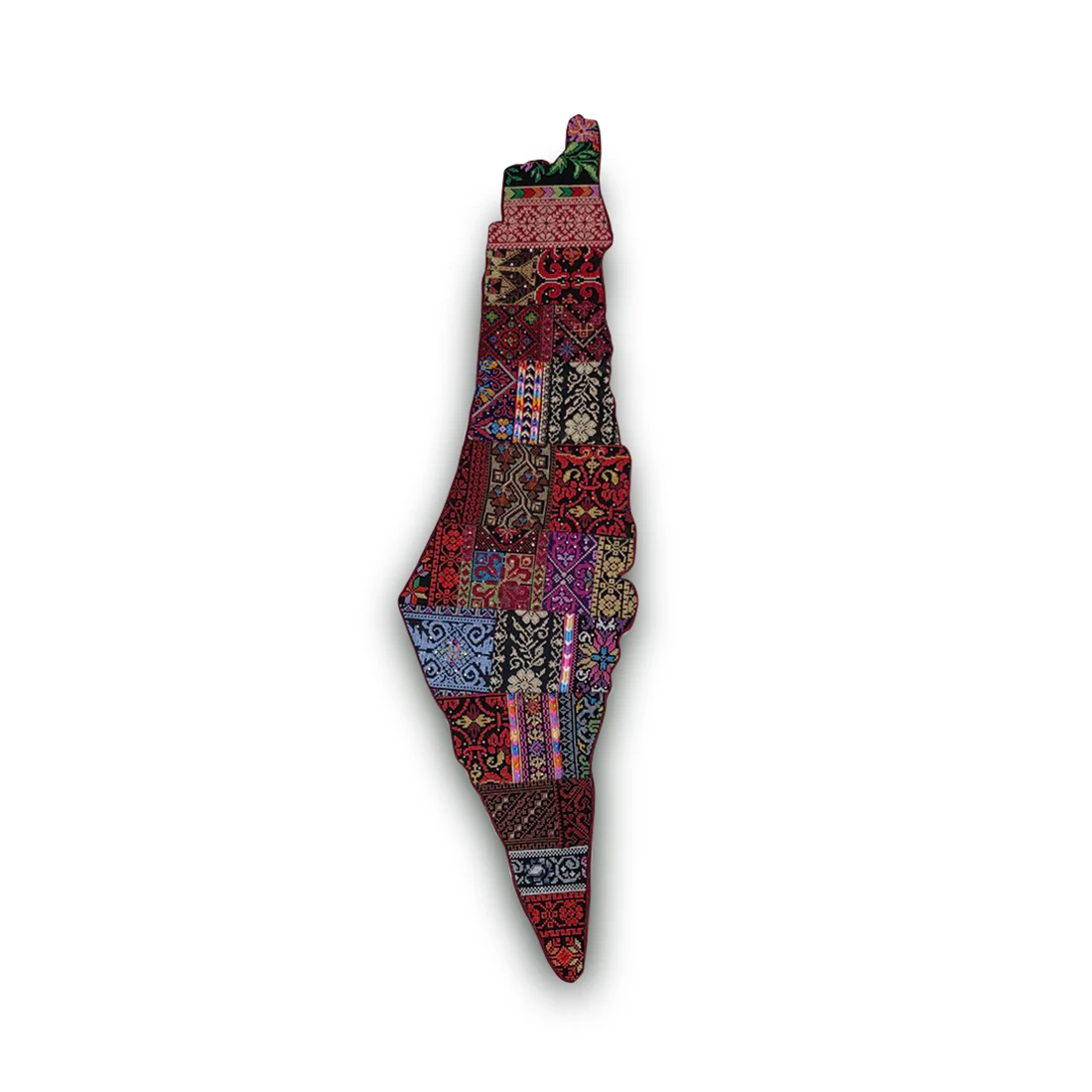 قطعة ديكور خشبية مزخرفة و مطرزة على شكل خريطة فلسطين